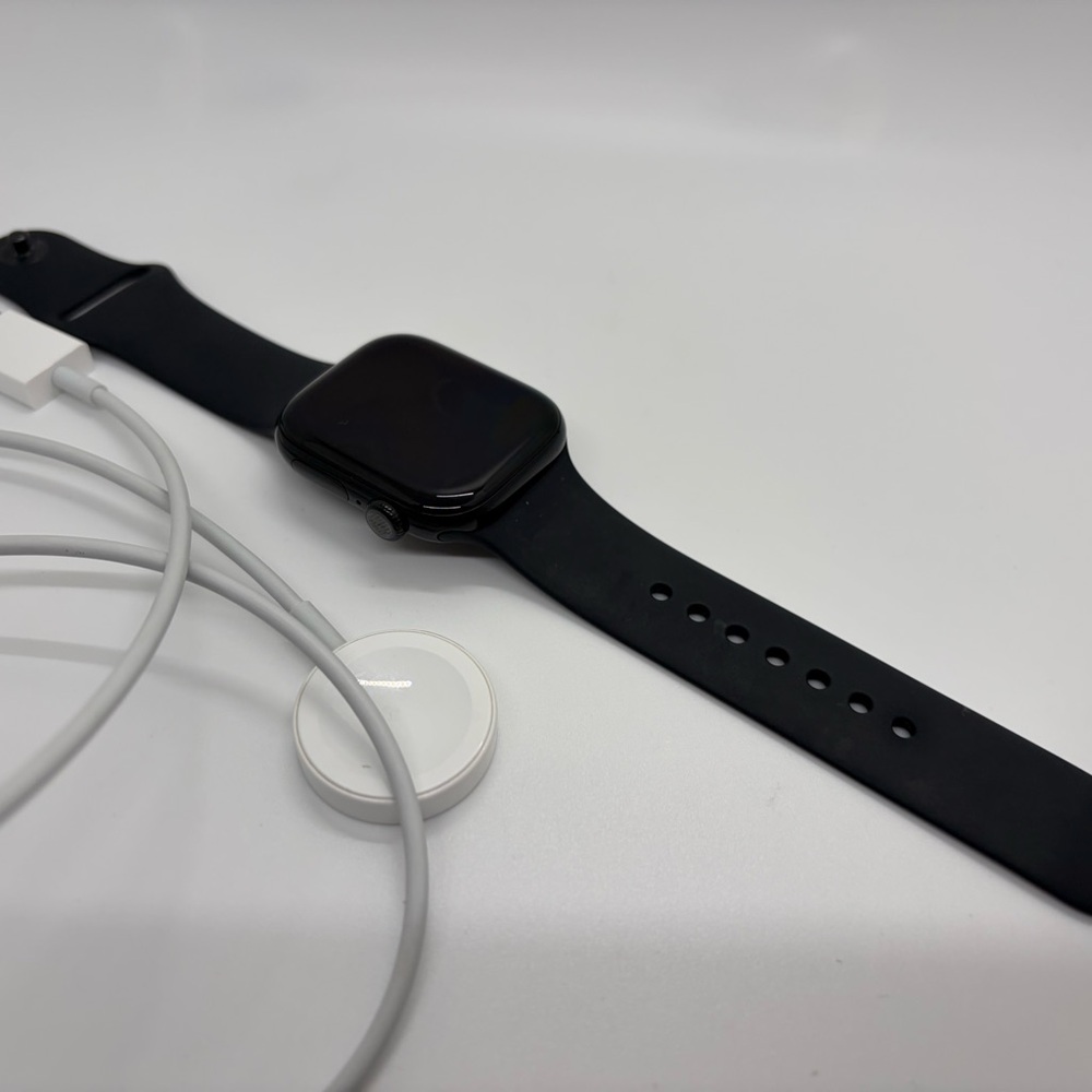 Apple Watch Series 10 [GPS, 42mm] - Jet Black Aluminum Case with Black band S/M